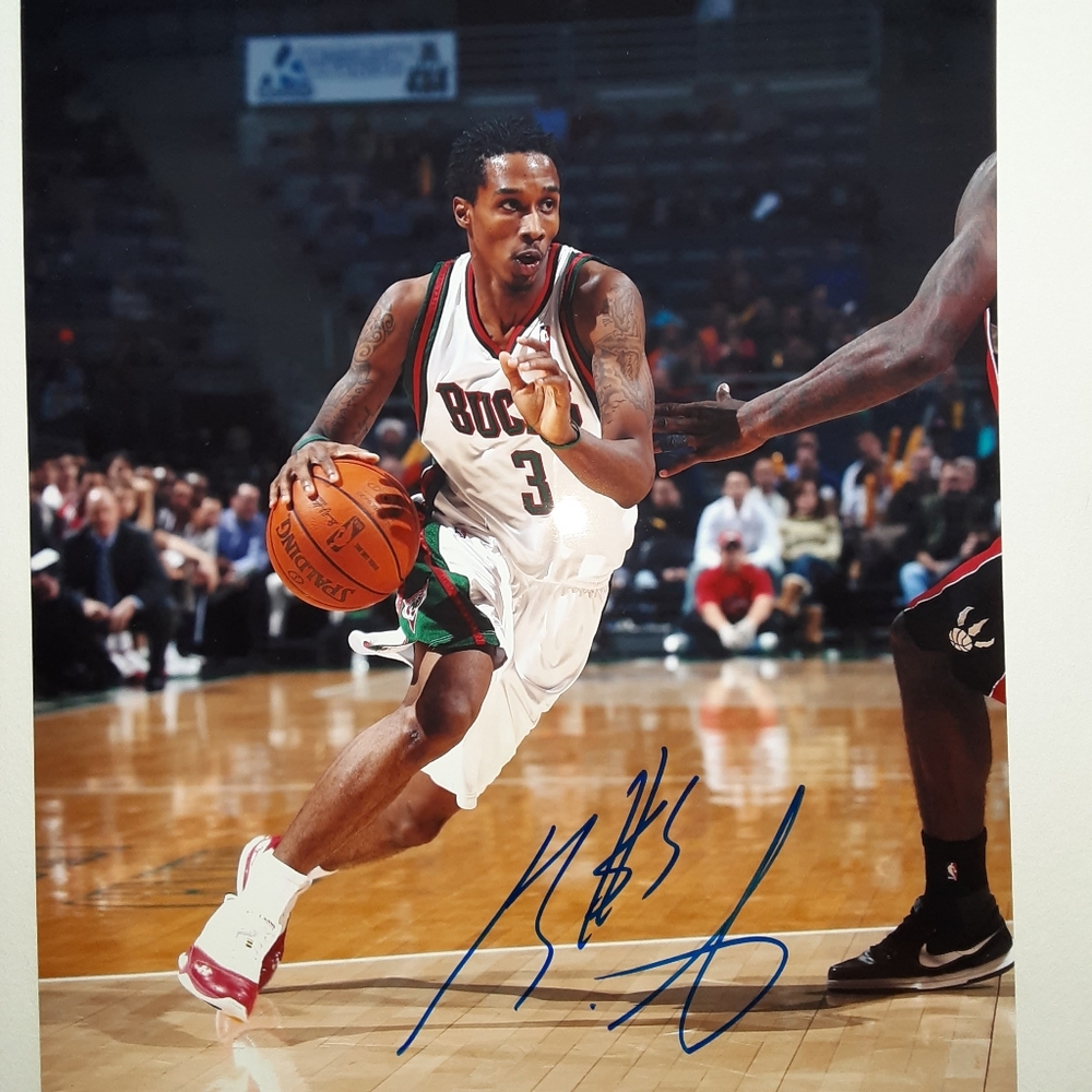 Milwaukee Bucks Autograph Brandon Jennings Signed Photo NBA